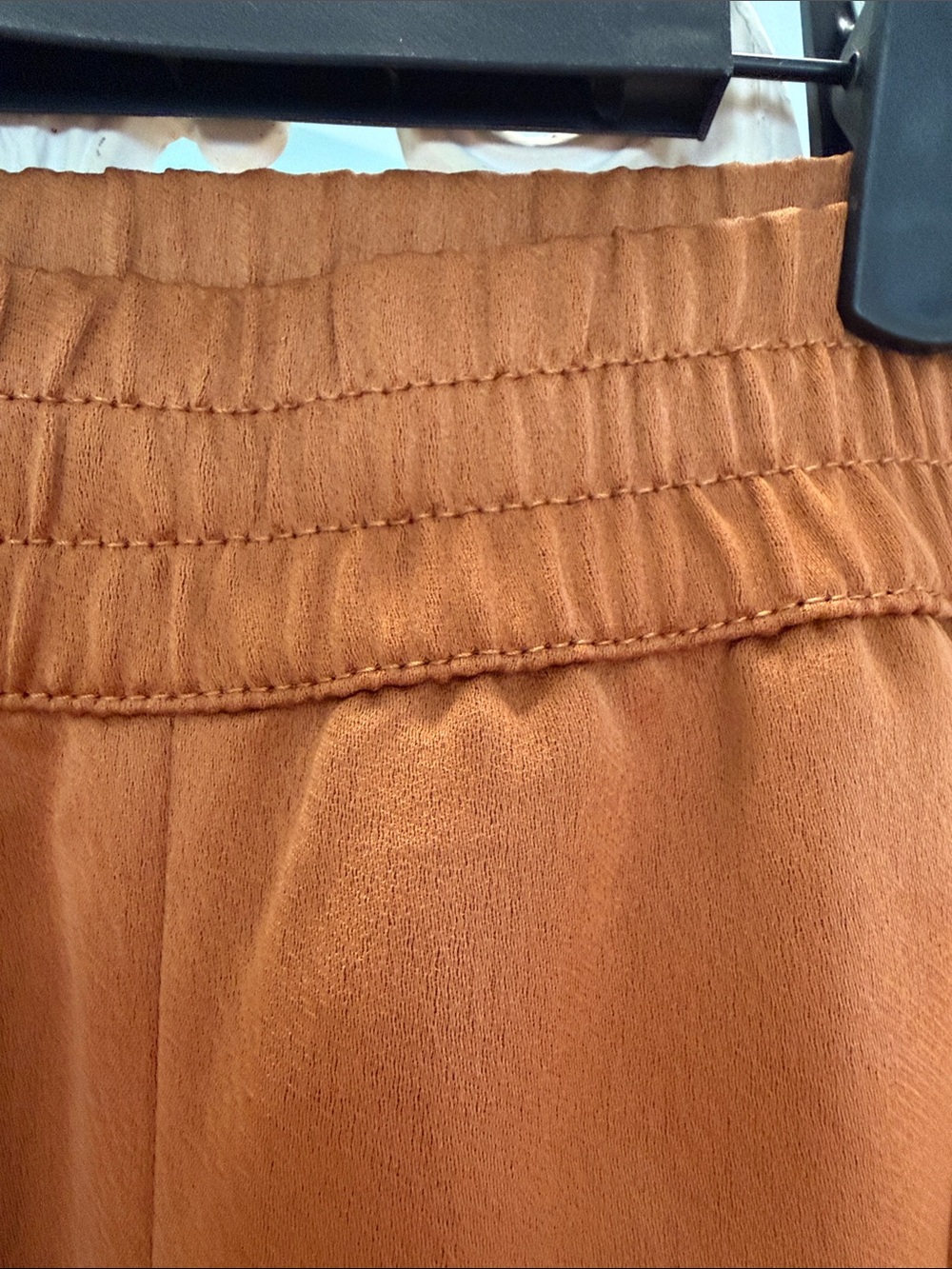 Banana Republic Woman’s Cargo Jogger Pants in Rust - Picture 6 of 8